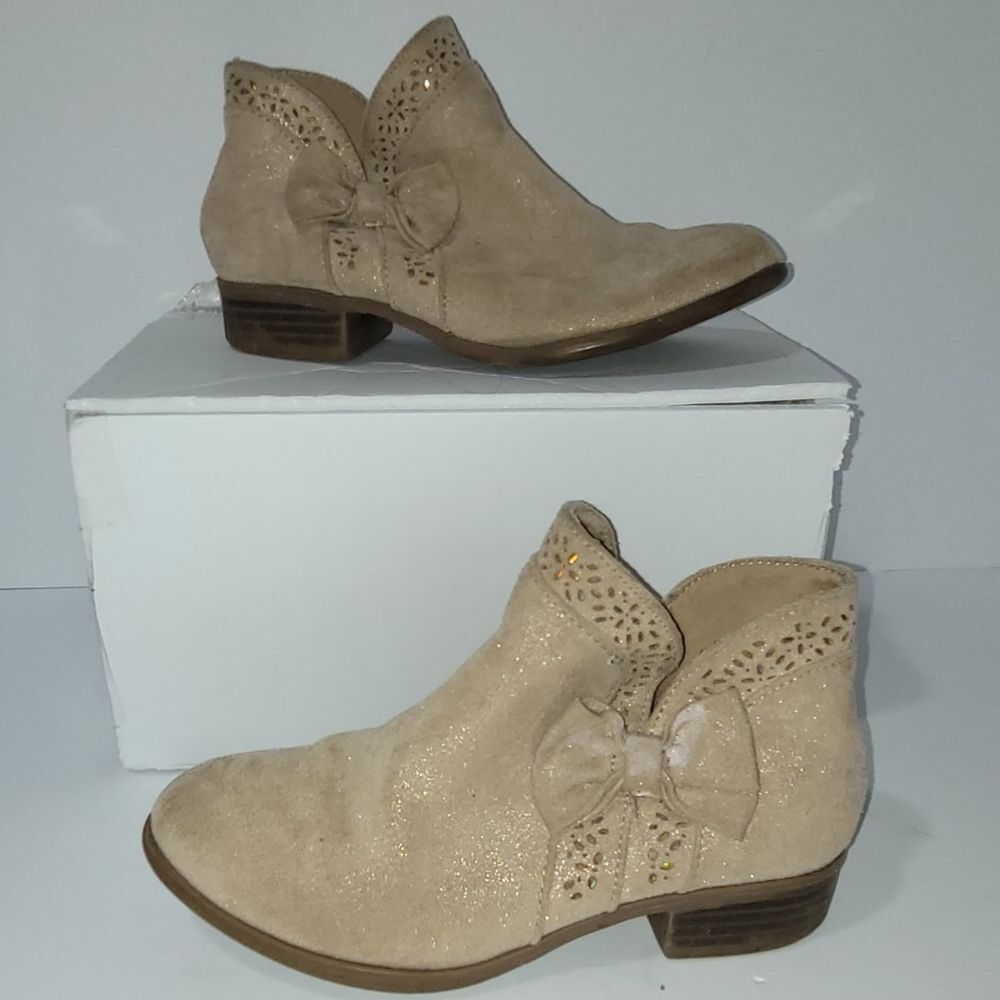 SO Size 1 Beige Ankle Boots with Bow Accent